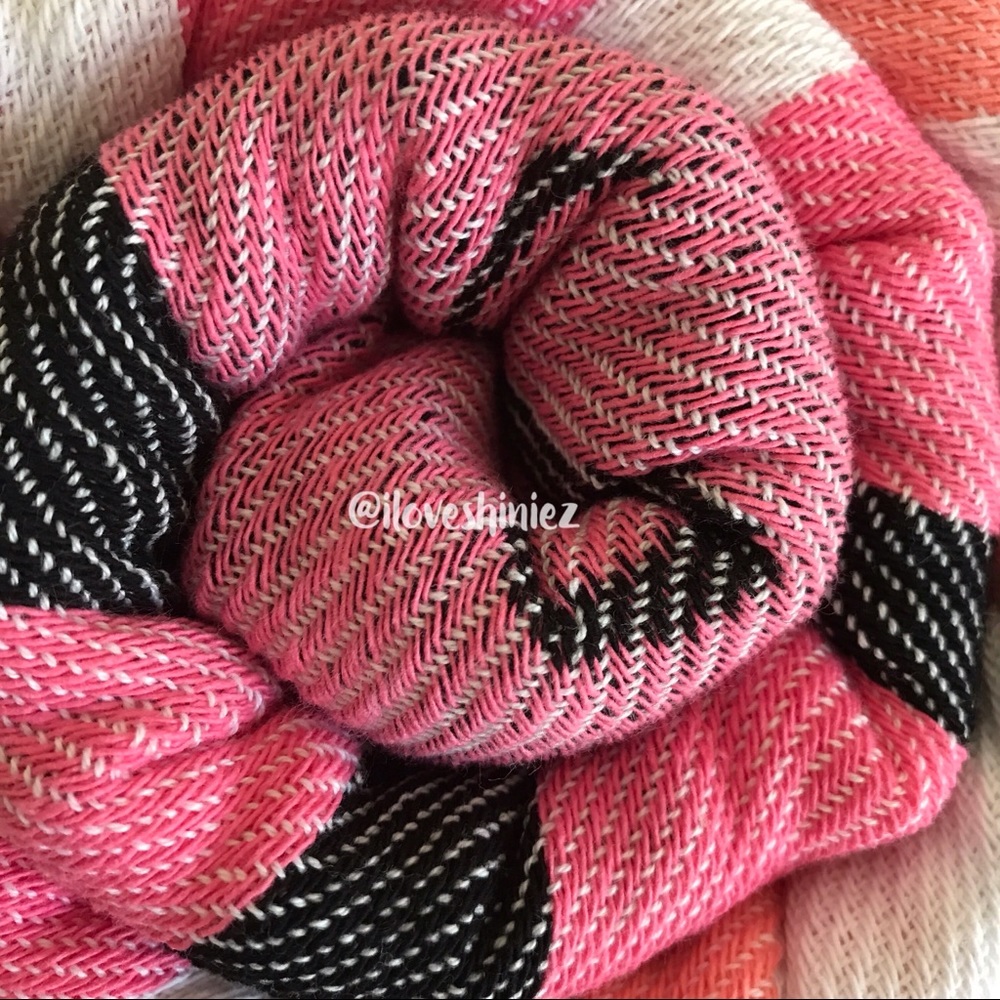 •Victoria's Secret• Beach Blanket - Picture 3 of 5